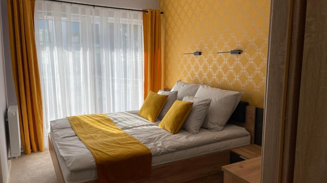 Elegance Yellow W Let's Sea Basen&spa Apartment Gaski (Koszalin)