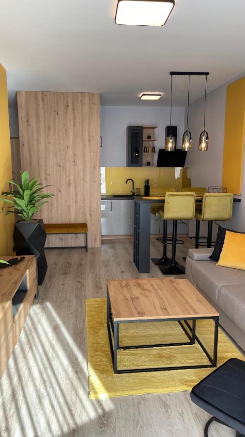 Apartment Elegance Yellow W Let's Sea Basen&spa
