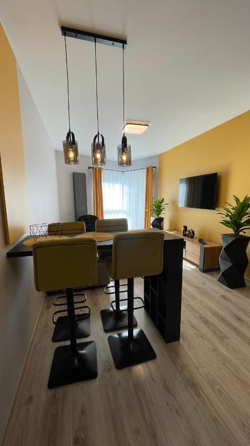 Elegance Yellow W Let's Sea Basen&spa Apartment