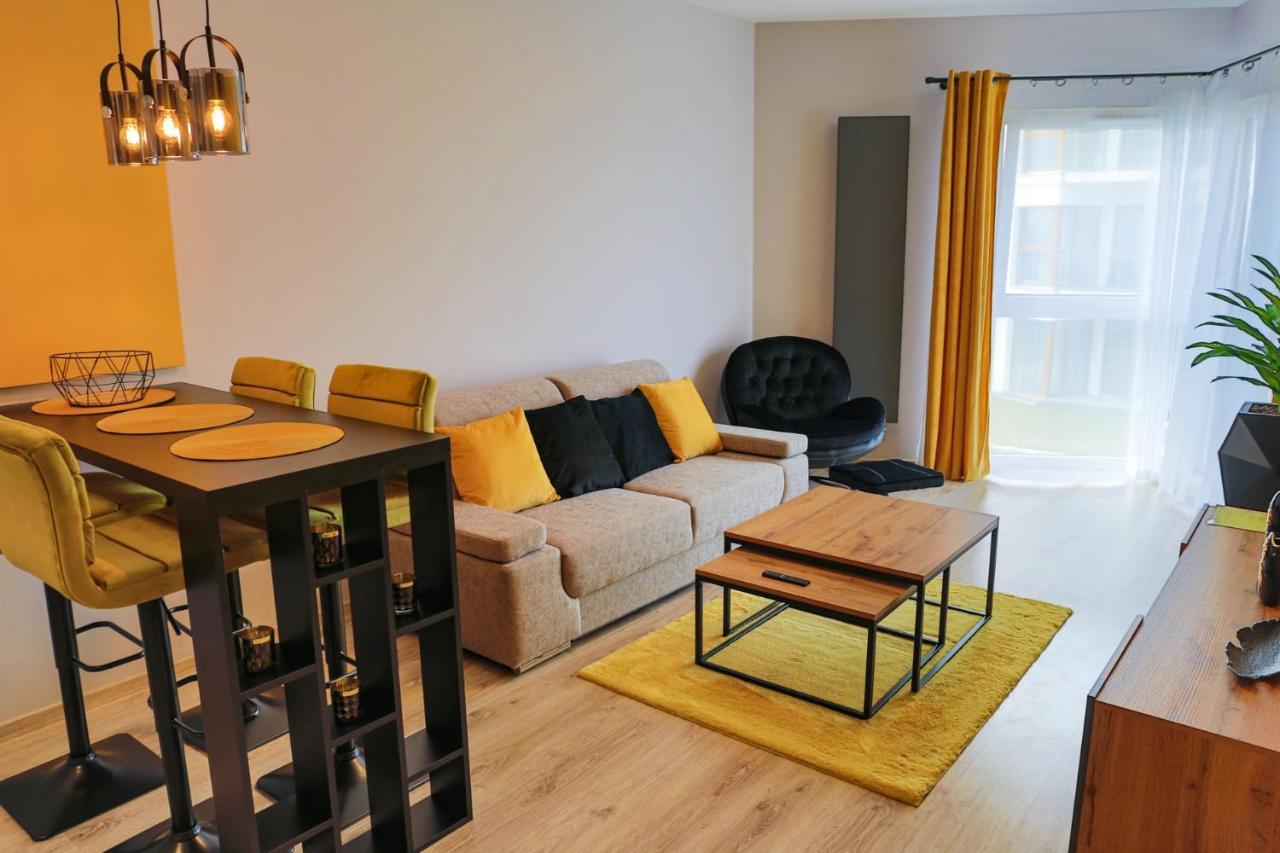 Elegance Yellow W Let's Sea Basen&spa Apartment Gaski (Koszalin)